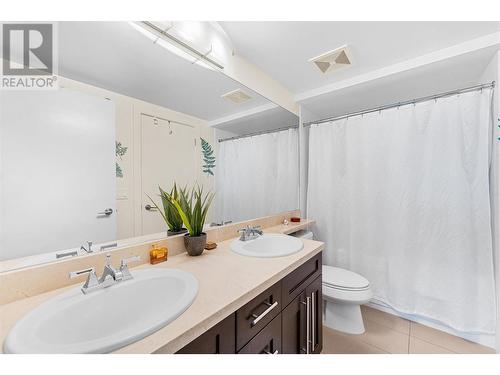 1075 Sunset Drive Unit# 505, Kelowna, BC - Indoor Photo Showing Bathroom