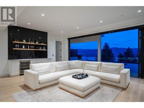 1550 Viognier Drive, West Kelowna, BC - Indoor Photo Showing Living Room