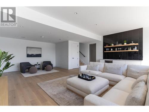 1550 Viognier Drive, West Kelowna, BC - Indoor Photo Showing Living Room