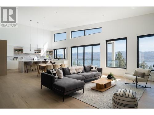 1550 Viognier Drive, West Kelowna, BC - Indoor Photo Showing Living Room