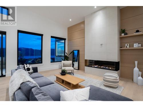 1550 Viognier Drive, West Kelowna, BC - Indoor Photo Showing Living Room With Fireplace