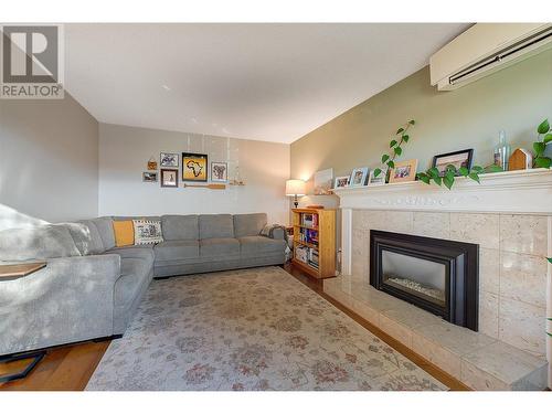 2645 Ethel Street, Kelowna, BC - Indoor Photo Showing Living Room With Fireplace