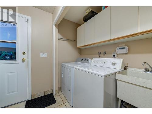 2645 Ethel Street, Kelowna, BC - Indoor Photo Showing Laundry Room