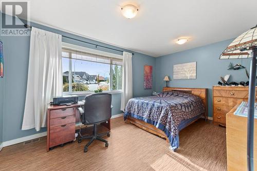 6948 Mountainview Drive, Oliver, BC - Indoor Photo Showing Bedroom