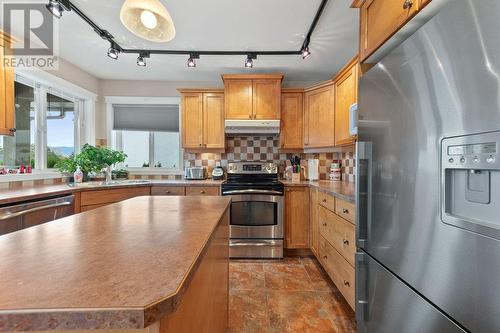 6948 Mountainview Drive, Oliver, BC - Indoor Photo Showing Kitchen