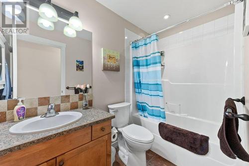 6948 Mountainview Drive, Oliver, BC - Indoor Photo Showing Bathroom