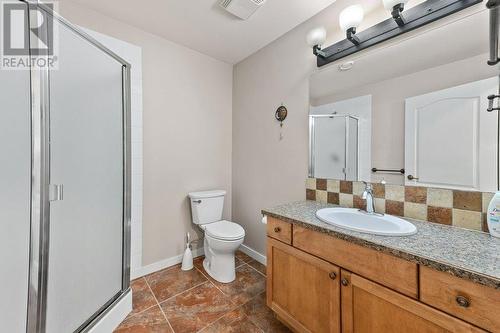 6948 Mountainview Drive, Oliver, BC - Indoor Photo Showing Bathroom