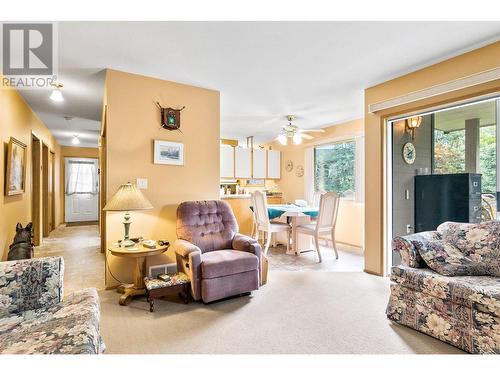 415 Commonwealth Road Unit# 3421, Kelowna, BC - Indoor Photo Showing Living Room