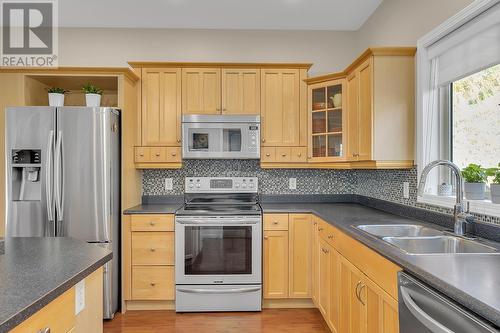 5199 Cobble Crescent, Kelowna, BC - Indoor Photo Showing Kitchen With Double Sink