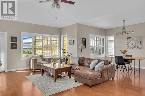 5199 Cobble Crescent, Kelowna, BC - Indoor Photo Showing Living Room