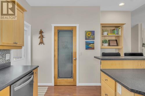 5199 Cobble Crescent, Kelowna, BC - Indoor Photo Showing Kitchen