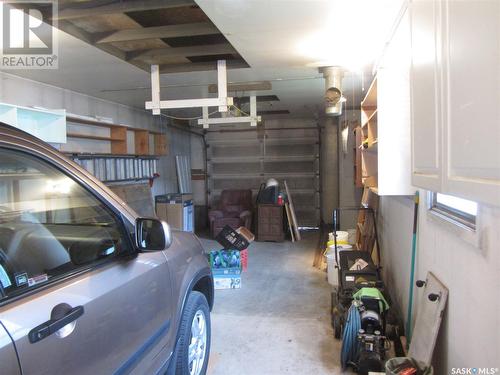 28 Porteous Crescent, Saskatoon, SK - Indoor Photo Showing Garage