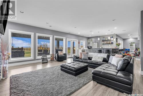 104 Aspen Way, Aberdeen Rm No. 373, SK - Indoor Photo Showing Living Room