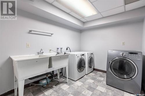 1024 Gryphons Walk, Regina, SK - Indoor Photo Showing Laundry Room