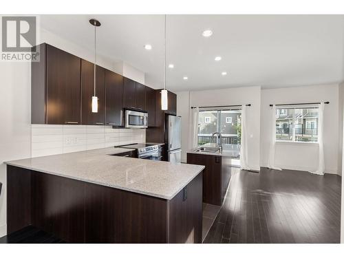 600 Sherwood Road Unit# 13, Kelowna, BC - Indoor Photo Showing Kitchen With Upgraded Kitchen