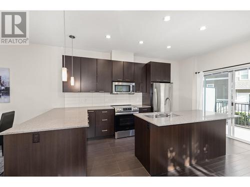 600 Sherwood Road Unit# 13, Kelowna, BC - Indoor Photo Showing Kitchen With Double Sink With Upgraded Kitchen