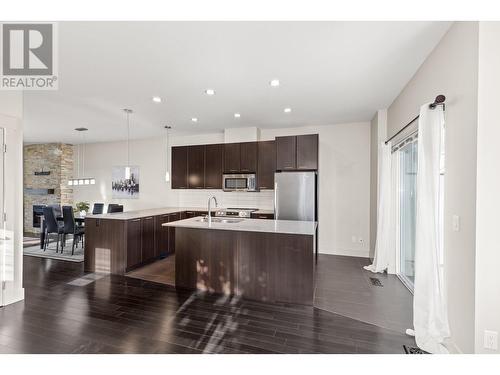 600 Sherwood Road Unit# 13, Kelowna, BC - Indoor Photo Showing Kitchen With Upgraded Kitchen