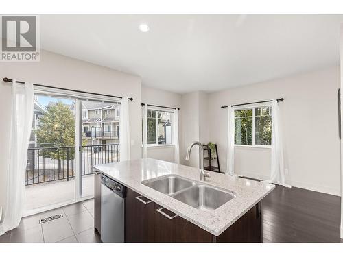 600 Sherwood Road Unit# 13, Kelowna, BC - Indoor Photo Showing Kitchen With Double Sink