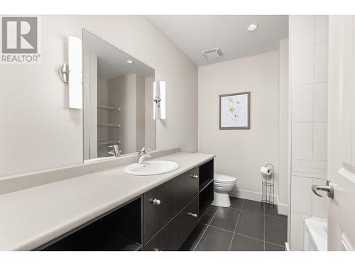 600 Sherwood Road Unit# 13, Kelowna, BC - Indoor Photo Showing Bathroom