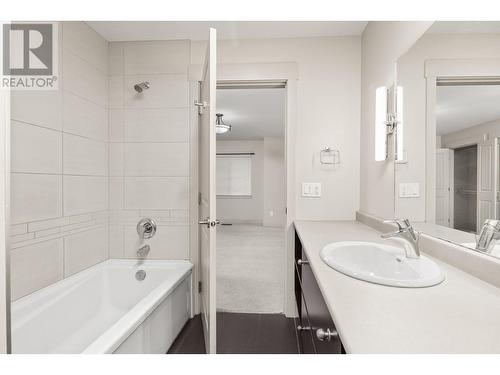 600 Sherwood Road Unit# 13, Kelowna, BC - Indoor Photo Showing Bathroom