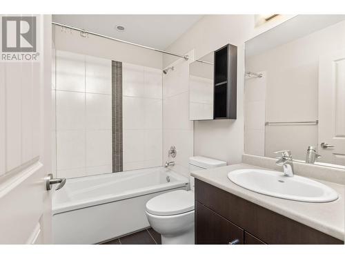 600 Sherwood Road Unit# 13, Kelowna, BC - Indoor Photo Showing Bathroom