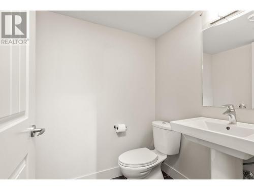 600 Sherwood Road Unit# 13, Kelowna, BC - Indoor Photo Showing Bathroom