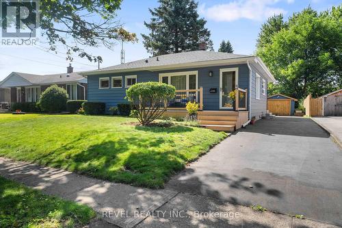 6456 Burdette Drive, Niagara Falls, ON - Outdoor With Facade