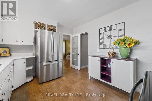 6456 Burdette Drive, Niagara Falls, ON - Indoor Photo Showing Kitchen