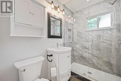 6456 Burdette Drive, Niagara Falls, ON - Indoor Photo Showing Bathroom