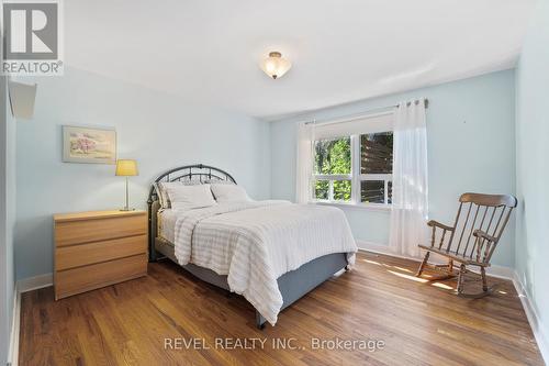 6456 Burdette Drive, Niagara Falls, ON - Indoor Photo Showing Bedroom