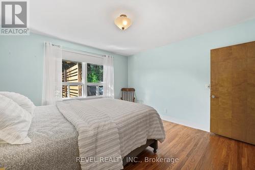 6456 Burdette Drive, Niagara Falls, ON - Indoor Photo Showing Bedroom