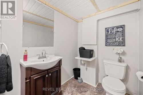 6456 Burdette Drive, Niagara Falls, ON - Indoor Photo Showing Bathroom