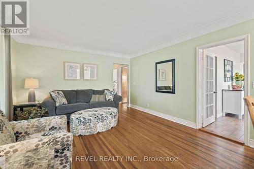 6456 Burdette Drive, Niagara Falls, ON - Indoor Photo Showing Living Room