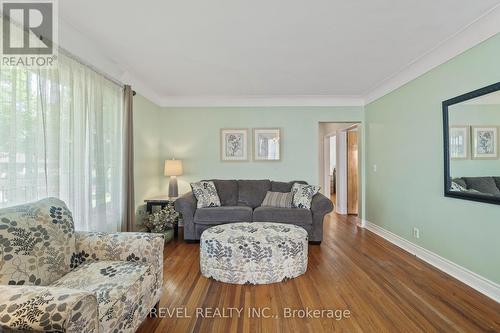 6456 Burdette Drive, Niagara Falls, ON - Indoor Photo Showing Living Room