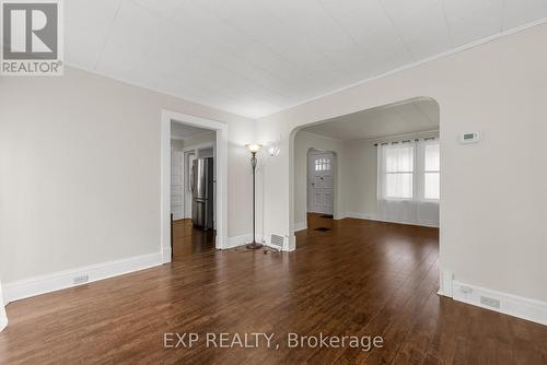 5419 Maple Street, Niagara Falls, ON - Indoor Photo Showing Other Room