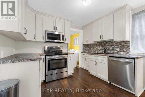 5419 Maple Street, Niagara Falls, ON - Indoor Photo Showing Kitchen