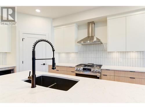 857 Kinnear Court, Kelowna, BC - Indoor Photo Showing Kitchen With Double Sink