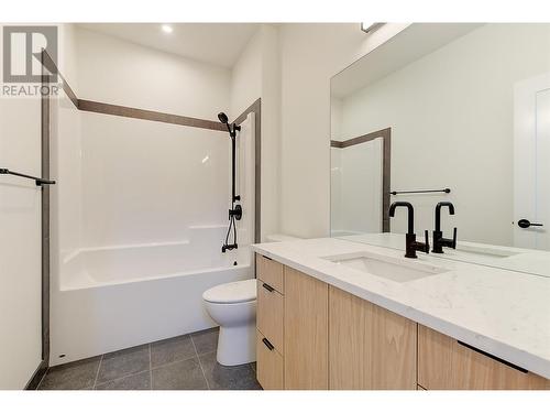 857 Kinnear Court, Kelowna, BC - Indoor Photo Showing Bathroom