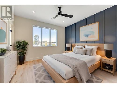 857 Kinnear Court, Kelowna, BC - Indoor Photo Showing Bedroom