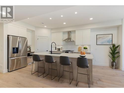 857 Kinnear Court, Kelowna, BC - Indoor Photo Showing Kitchen With Stainless Steel Kitchen With Upgraded Kitchen