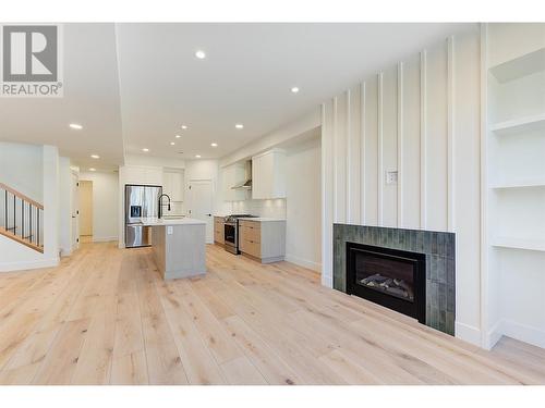 857 Kinnear Court, Kelowna, BC - Indoor With Fireplace