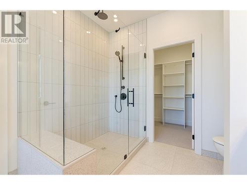 857 Kinnear Court, Kelowna, BC - Indoor Photo Showing Bathroom