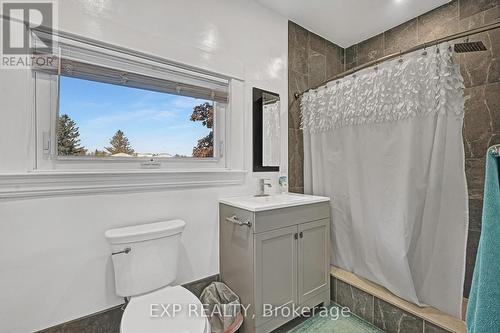 680 Winchester Road W, Whitby, ON - Indoor Photo Showing Bathroom