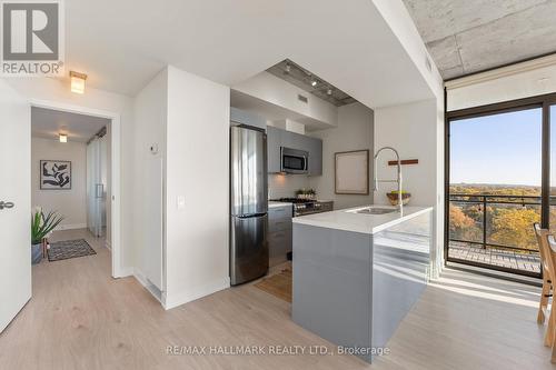 909 - 1201 Dundas Street E, Toronto, ON - Indoor Photo Showing Kitchen With Upgraded Kitchen