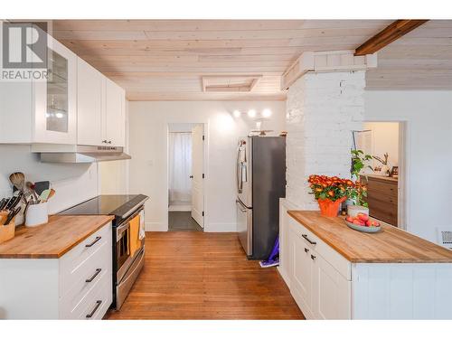 302 Scott Avenue, Penticton, BC - Indoor Photo Showing Kitchen