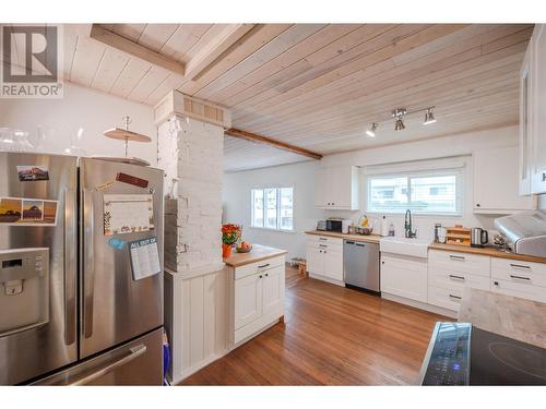 302 Scott Avenue, Penticton, BC - Indoor Photo Showing Kitchen