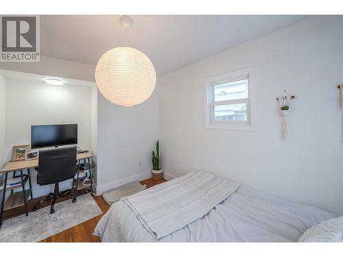 302 Scott Avenue, Penticton, BC - Indoor Photo Showing Bedroom