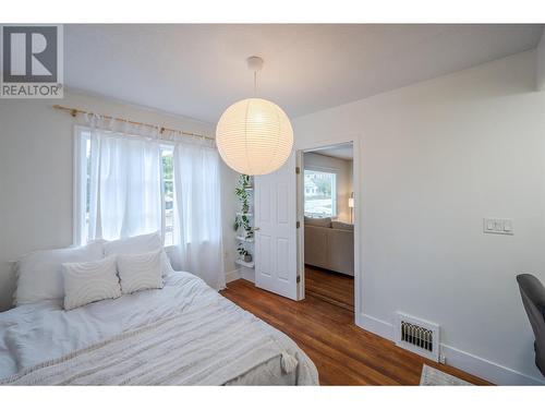 302 Scott Avenue, Penticton, BC - Indoor Photo Showing Bedroom