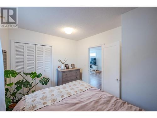 302 Scott Avenue, Penticton, BC - Indoor Photo Showing Bedroom