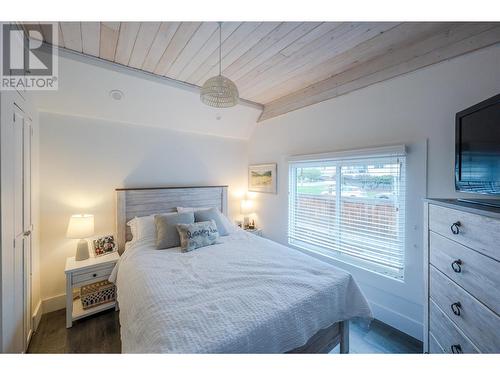 302 Scott Avenue, Penticton, BC - Indoor Photo Showing Bedroom